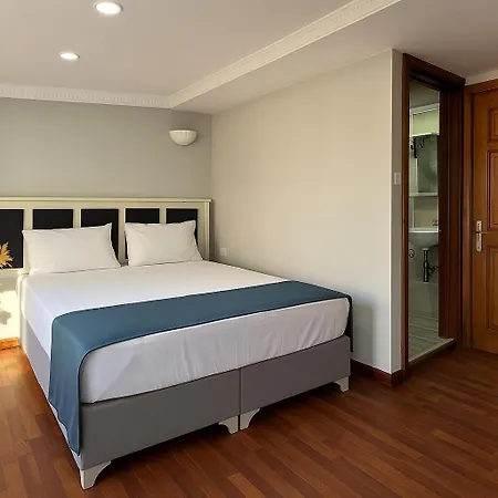 Aparthotel Perahomes