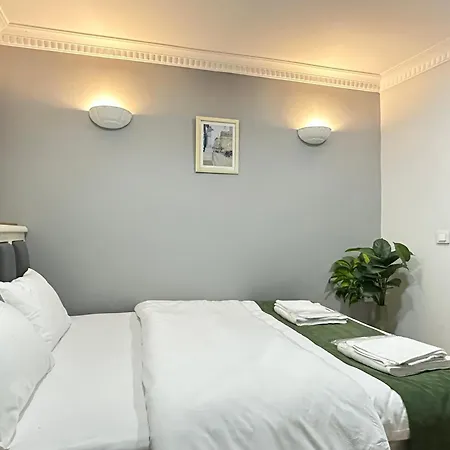 Hostel Perahomes