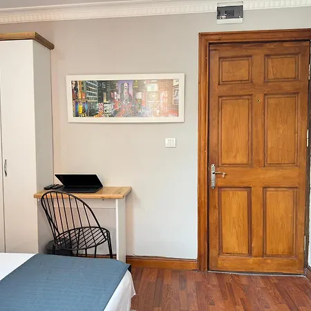 Perahomes Hostel *